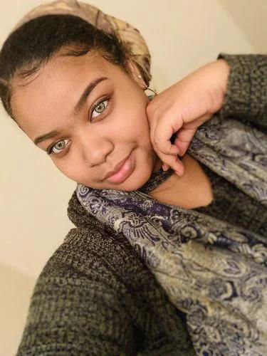 Customer photo review of Stunna Girl Colored Contact Lenses