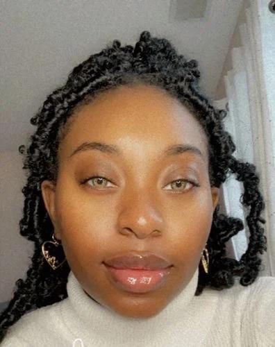 Customer photo review of Stunna Girl Colored Contact Lenses