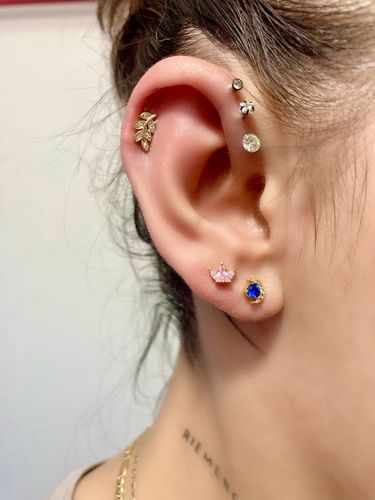 Customer photo review of Piercing Hojita de Laurel Rosca Plana