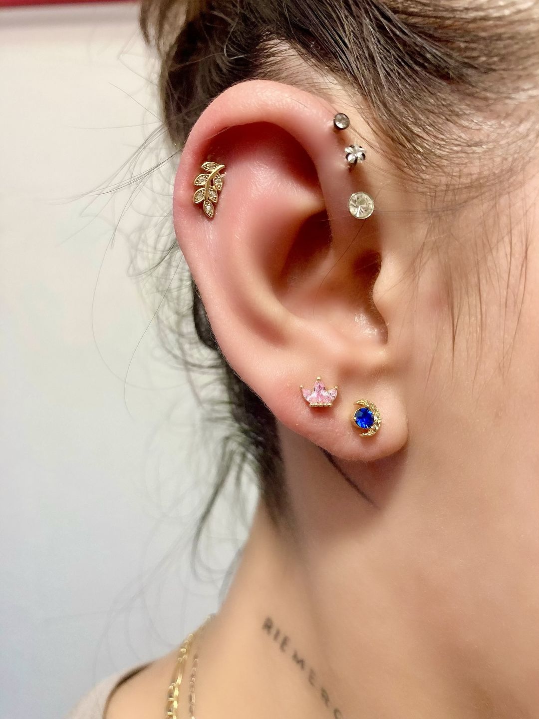 Customer photo review of Piercing Hojita de Laurel Rosca Plana