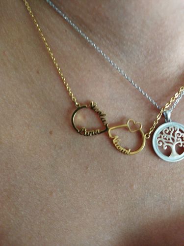 Customer photo review of Collier infini personnalisable prénoms et coeur en acier chirurgical