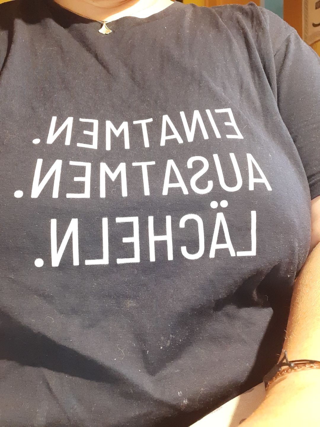 Customer photo review of Einatmen. Ausatmen. Lächeln. 100% Bio T-Shirt Unisex