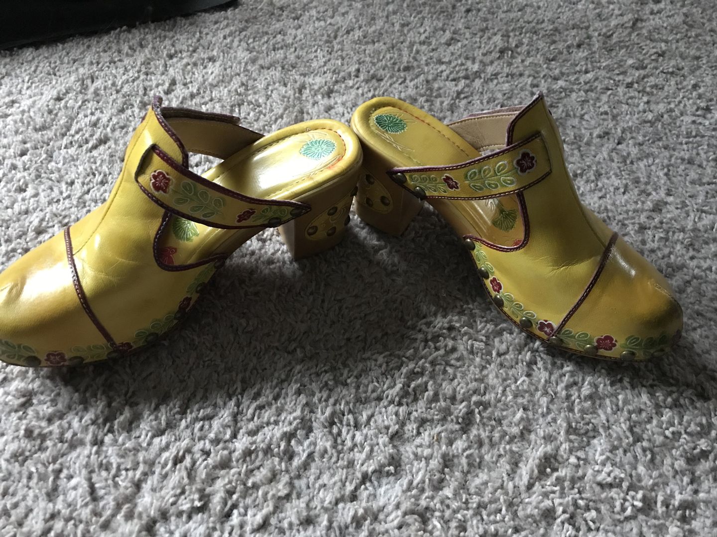 Customer photo review of Vintage Handmade Round Toe Floral Sandals