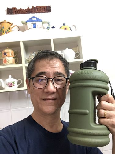Customer photo review of 1.5L & 2.2L Flip Cap Oversized Water Bottle
