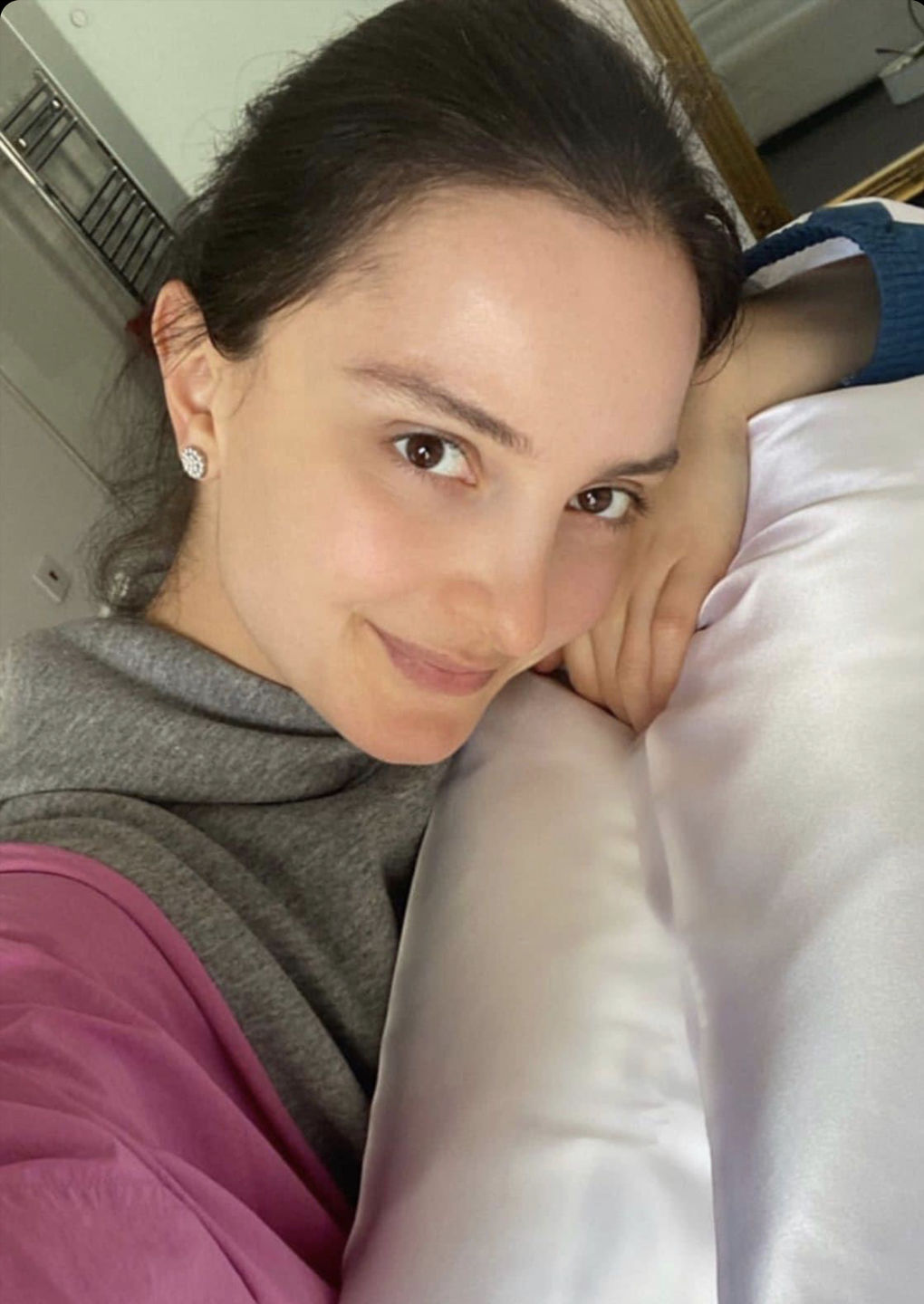 Customer photo review of Brilliant White Pure Silk Pillowcase