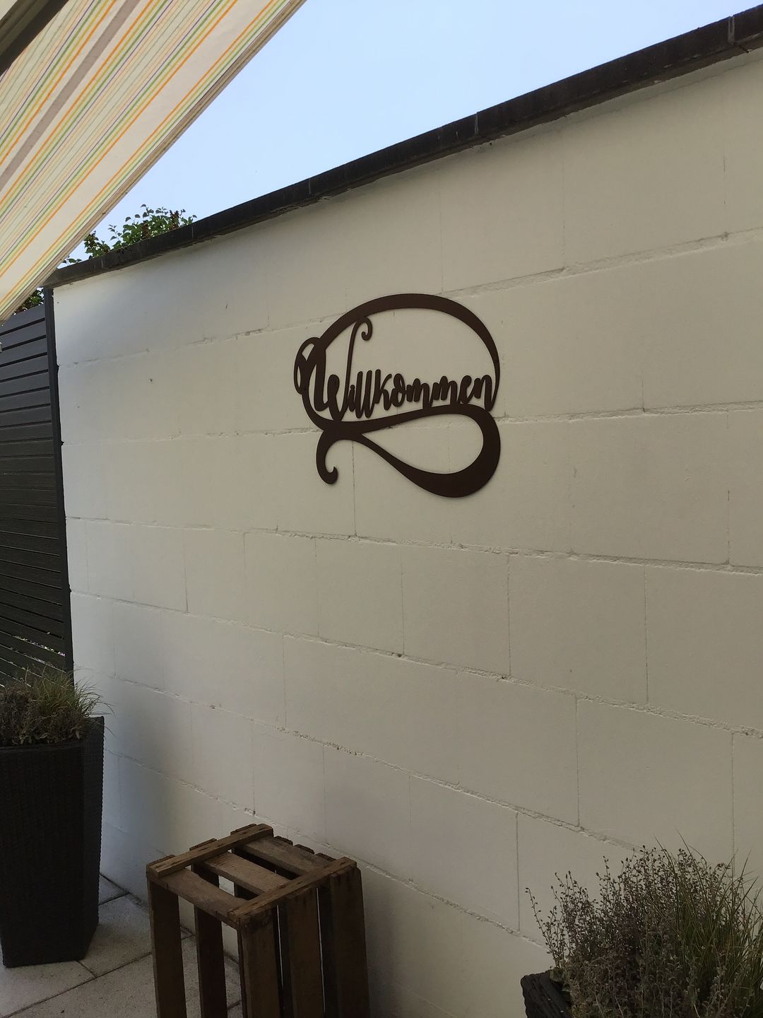 Customer photo review of Willkommens - Schriftzug - tolles Dekoobjekt aus hochwertigem Stahl für drinnen und draußen