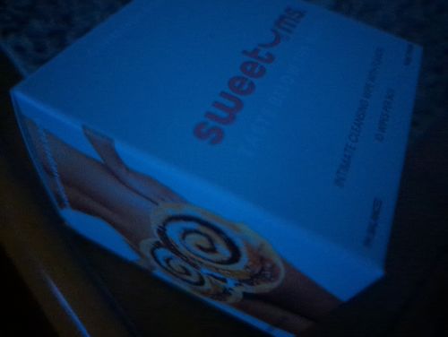 Customer photo review of Cinnamon Bun Flavored Wipes Box of 10