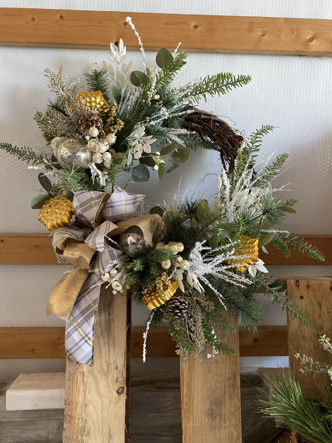 Customer photo review of 18" Round Grapevine Wreath - DECOE-038