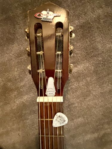 Customer photo review of Waylon Jennings Guitar Pick Set