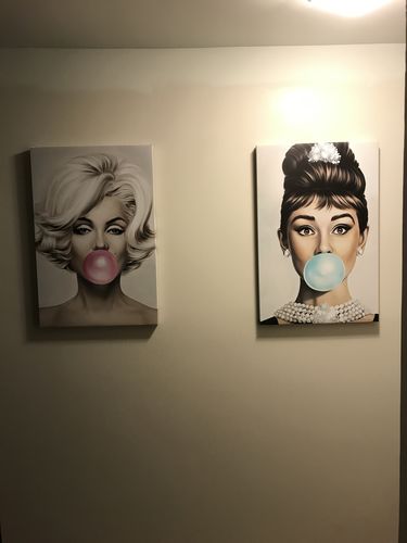 Customer photo review of 'Marilyn Monroe' Framed Canvas
