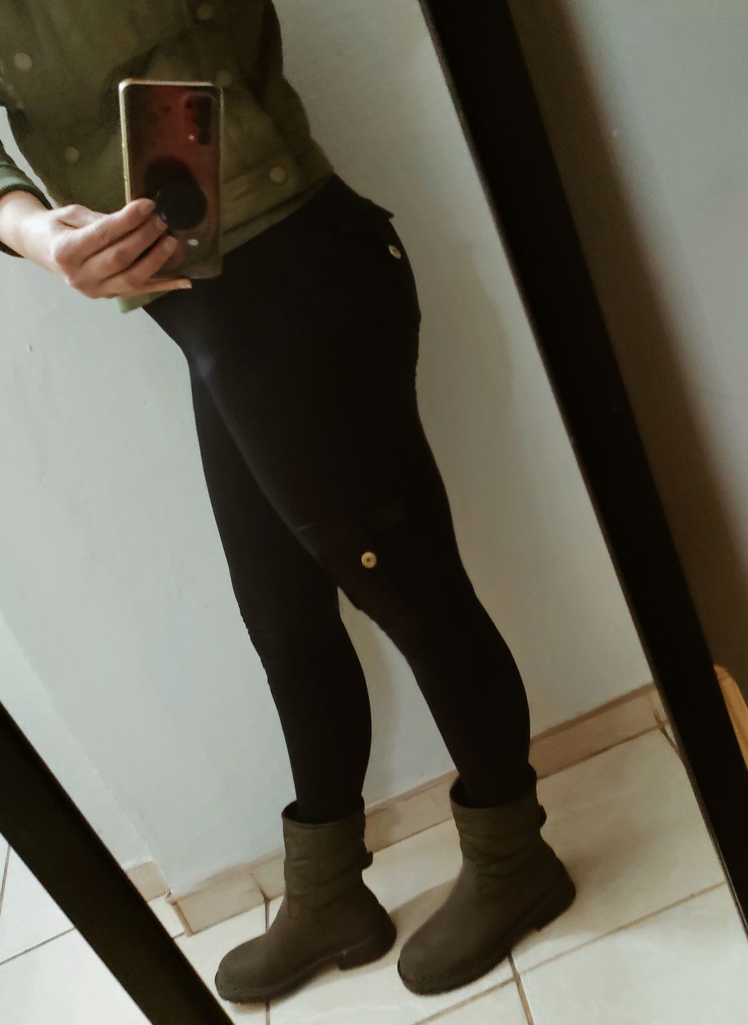 Customer photo review of Shapewear TNG Cargo Leggings - Black