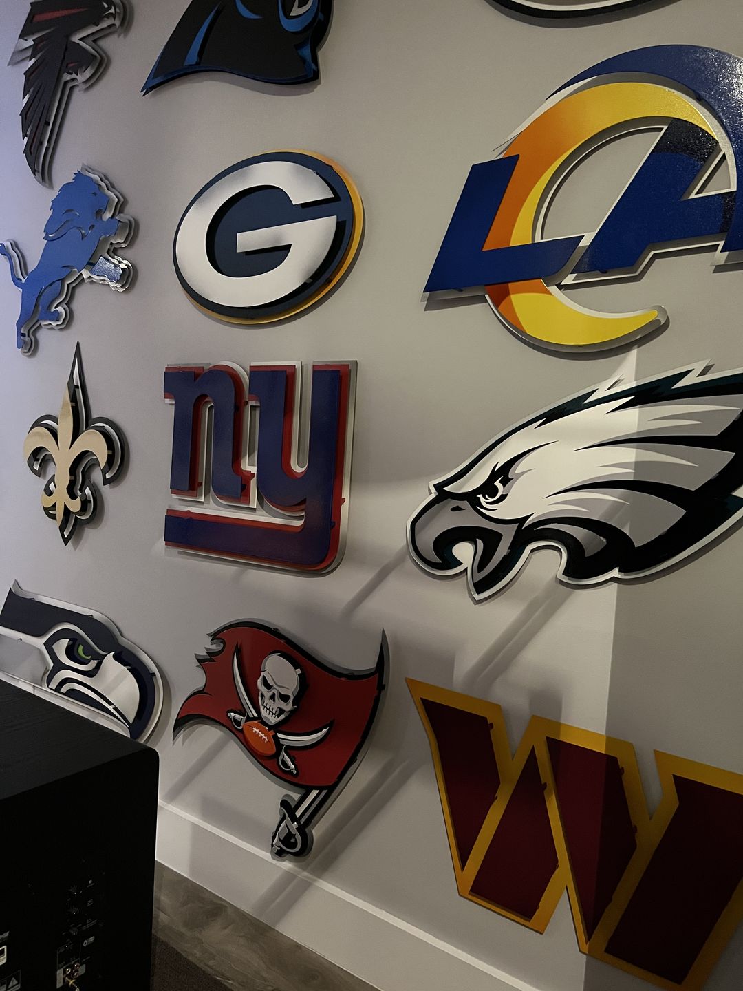 Customer photo review of Washington Commanders "POWER W" 3D Vintage Metal Wall Art