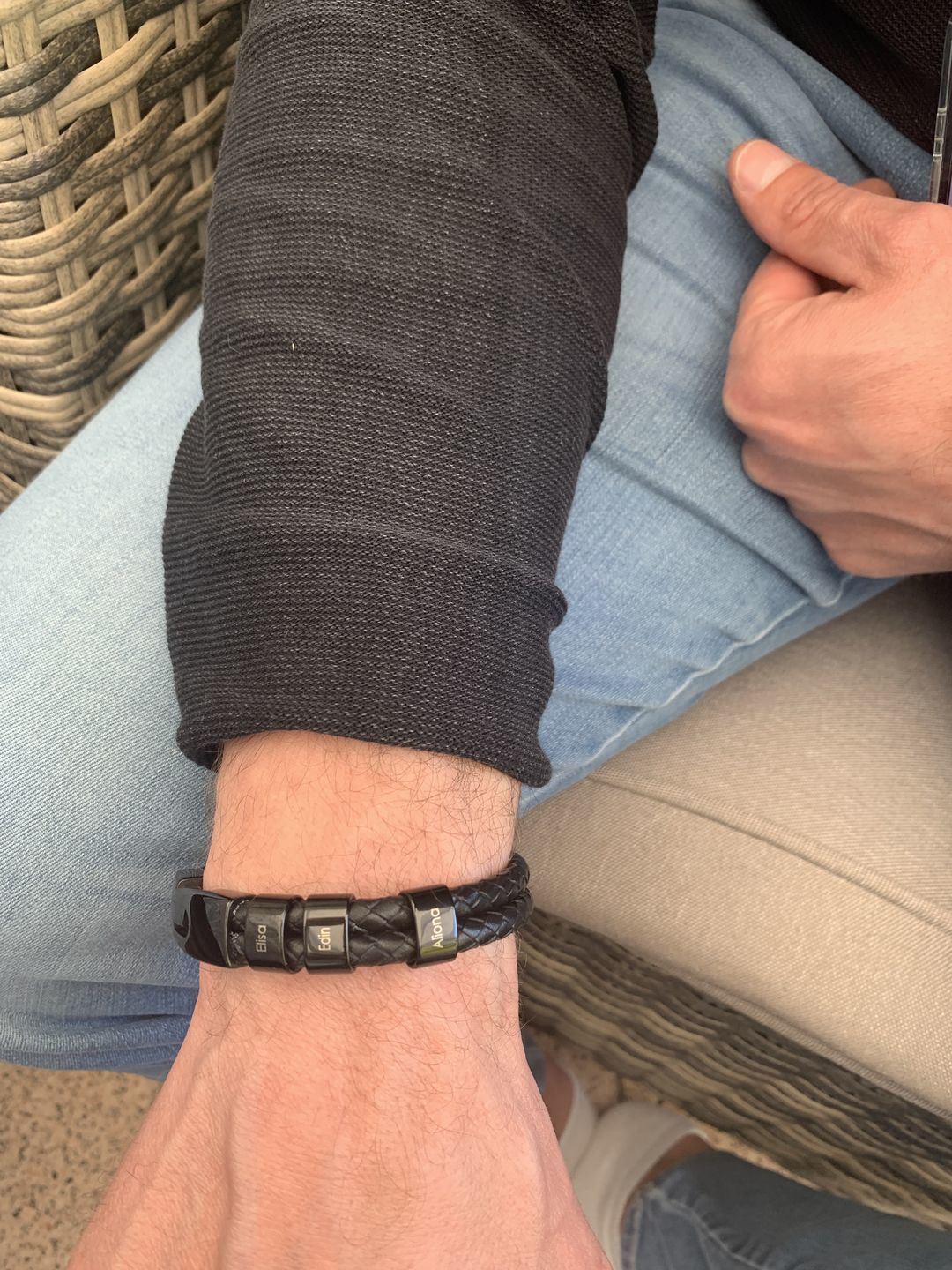 Customer photo review of LOANYA Herrenarmband mit gravierten Beads