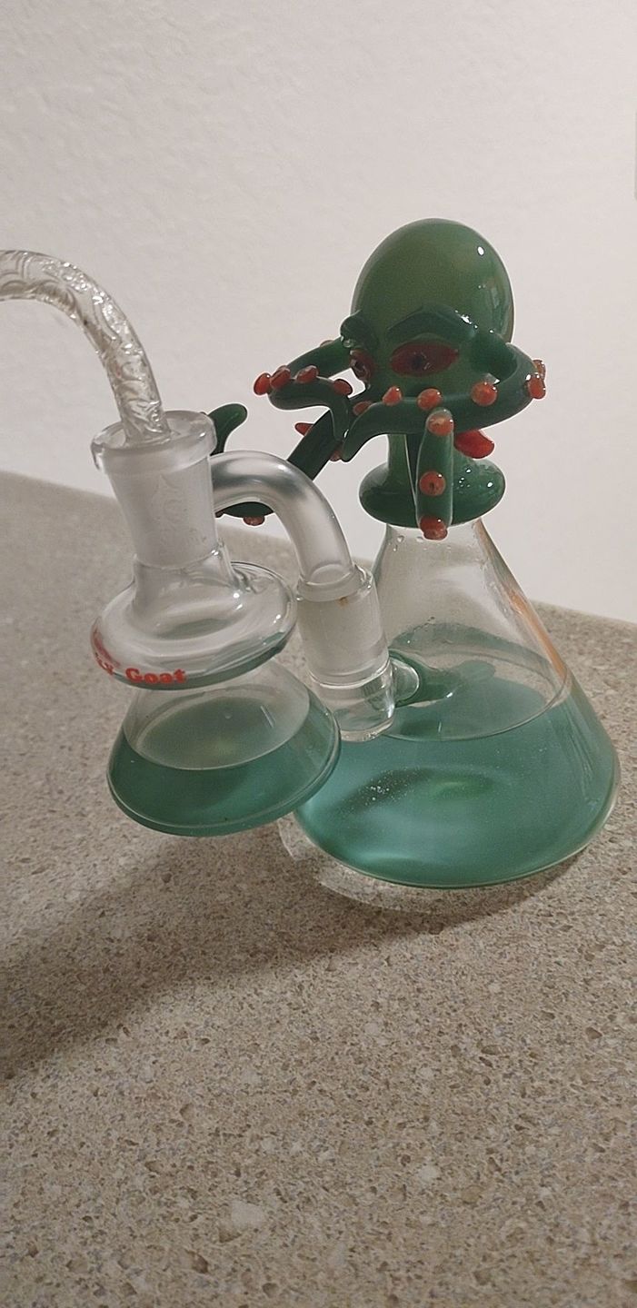 Customer photo review of Lucky Goat Color Dry Ash-Catcher 3"