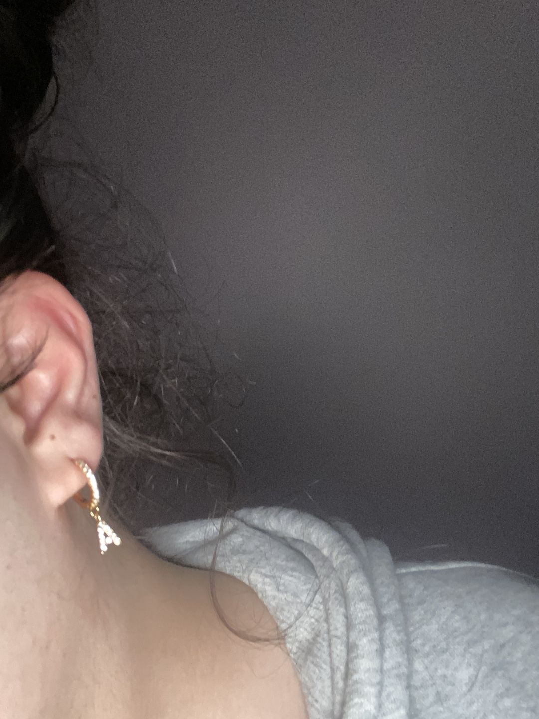 Customer photo review of Letter Ohrringe | 18K vergoldet