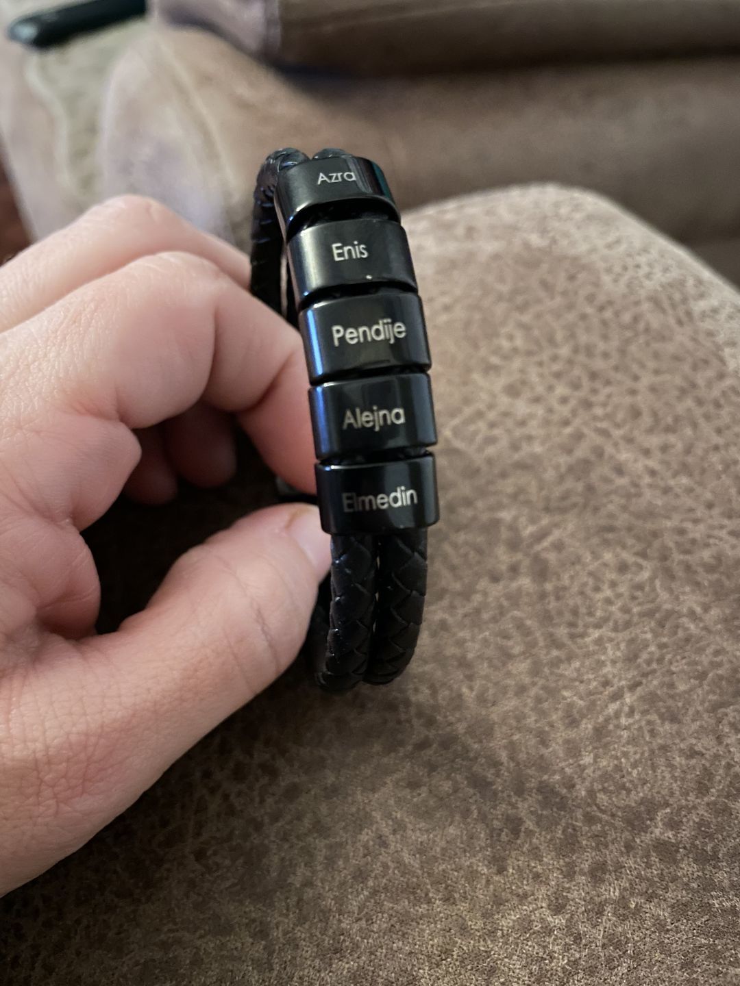 Customer photo review of LOANYA Herrenarmband mit gravierten Beads
