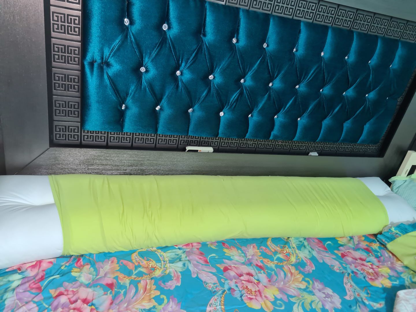Customer photo review of Micro Fiber Long Pillow