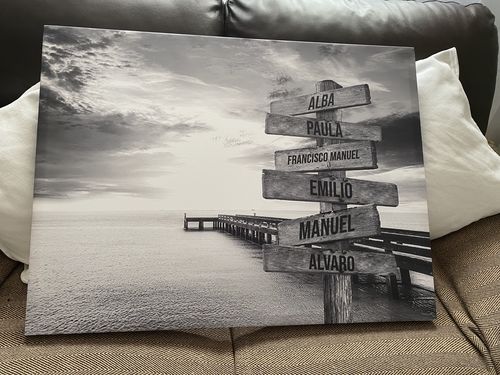 Customer photo review of Lienzo Muelle de Madera con Nombres Personalizados