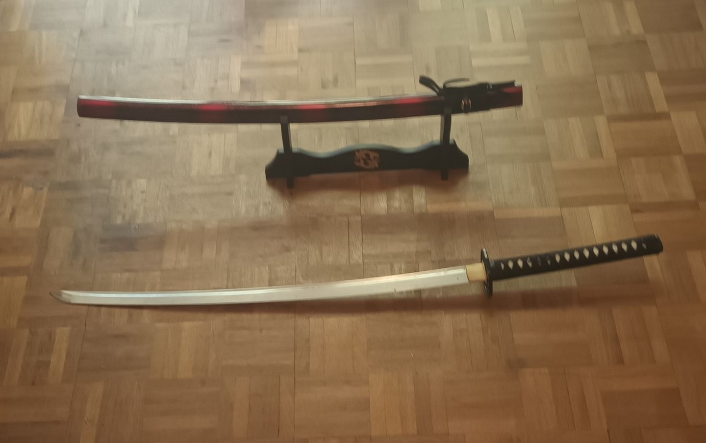 Customer photo review of 1060 High Carbon Steel Full Tang Blade Japanese Samurai Battle Ready Sword Katana