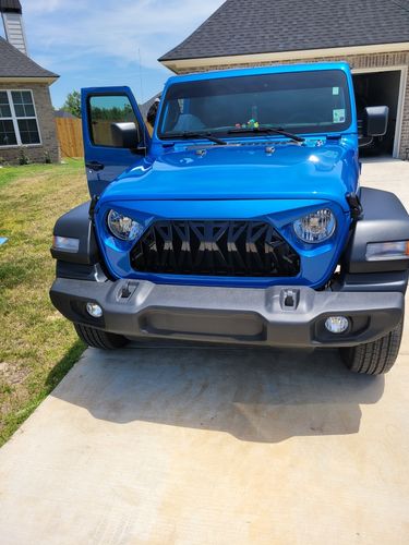 Customer photo review of Shark Grille - Glossy Black for 18-22 Jeep Wrangler JL & Gladiator JT