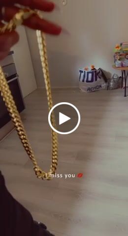Customer video review of CLEAN CUBANA. - 12MM 18K GOLD