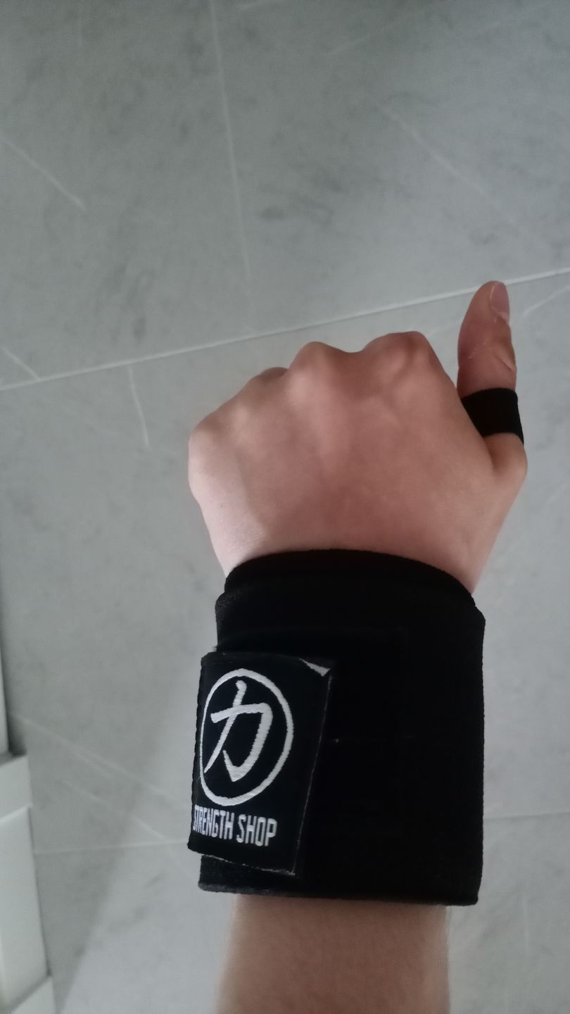 Customer photo review of Strength Shop Super Stiff Wrist Wraps - Black - IPF Approved