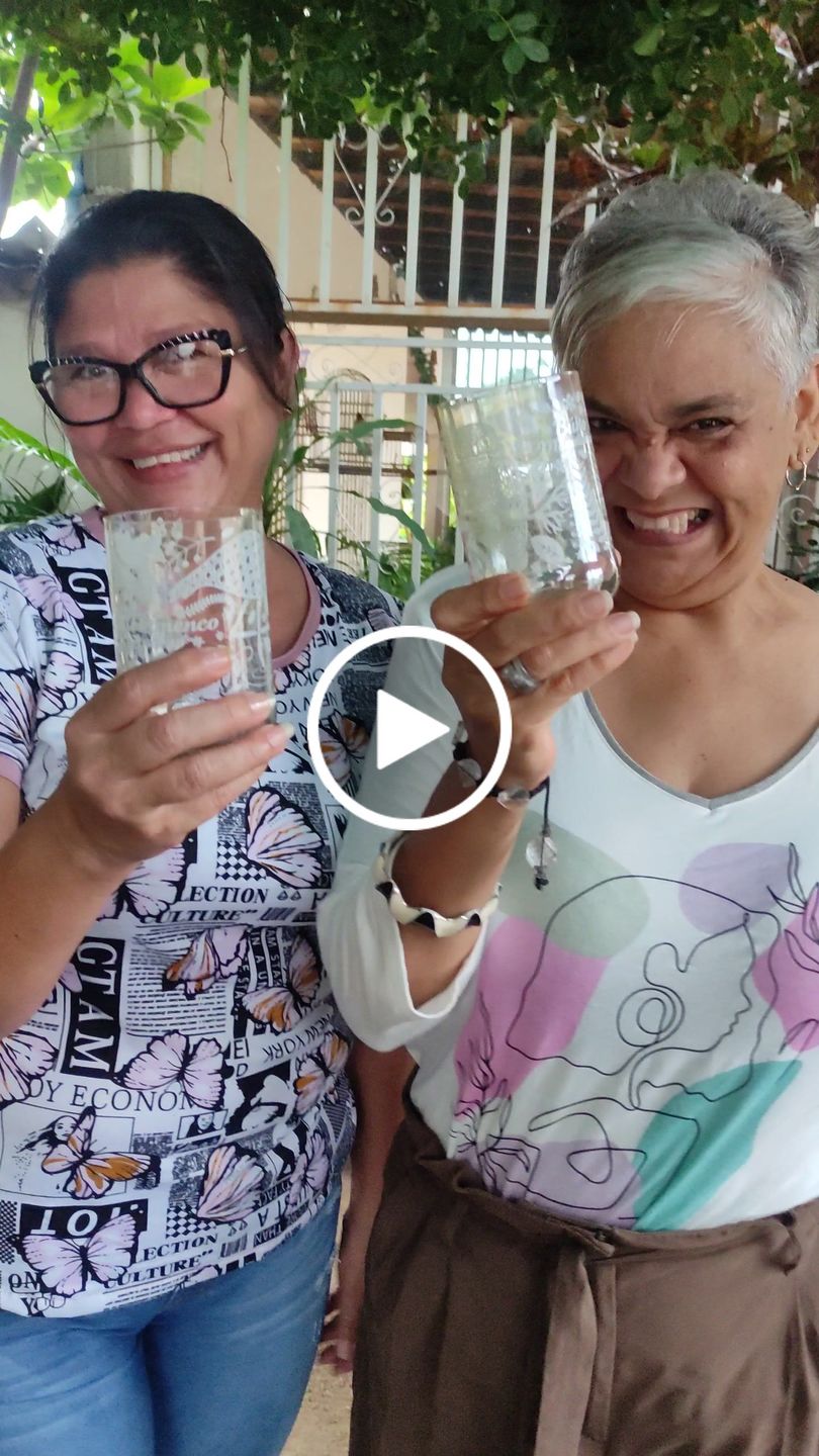 Customer video review of Aves de Chile Juego de 4 Vasos