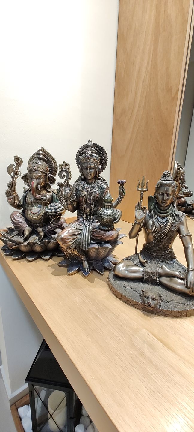 Customer photo review of Escultura Deusa Hindu Lakshmi