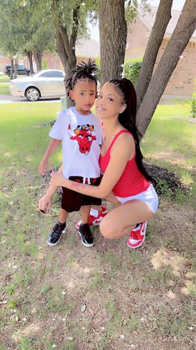 Customer photo review of Kids Bulls Chenille Crew Neck - White