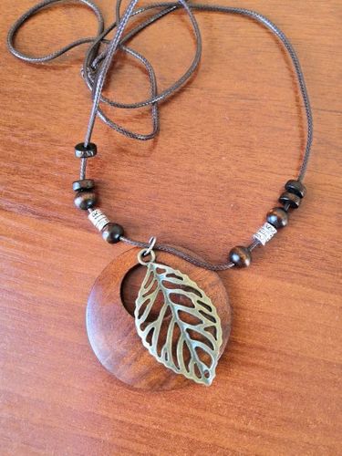 Customer photo review of Amulett-Halskette Blatt des Waldes