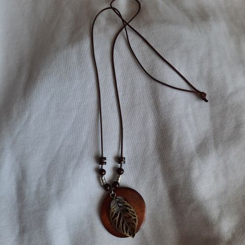 Customer photo review of Amulett-Halskette Blatt des Waldes