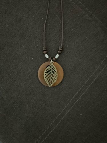 Customer photo review of Amulett-Halskette Blatt des Waldes