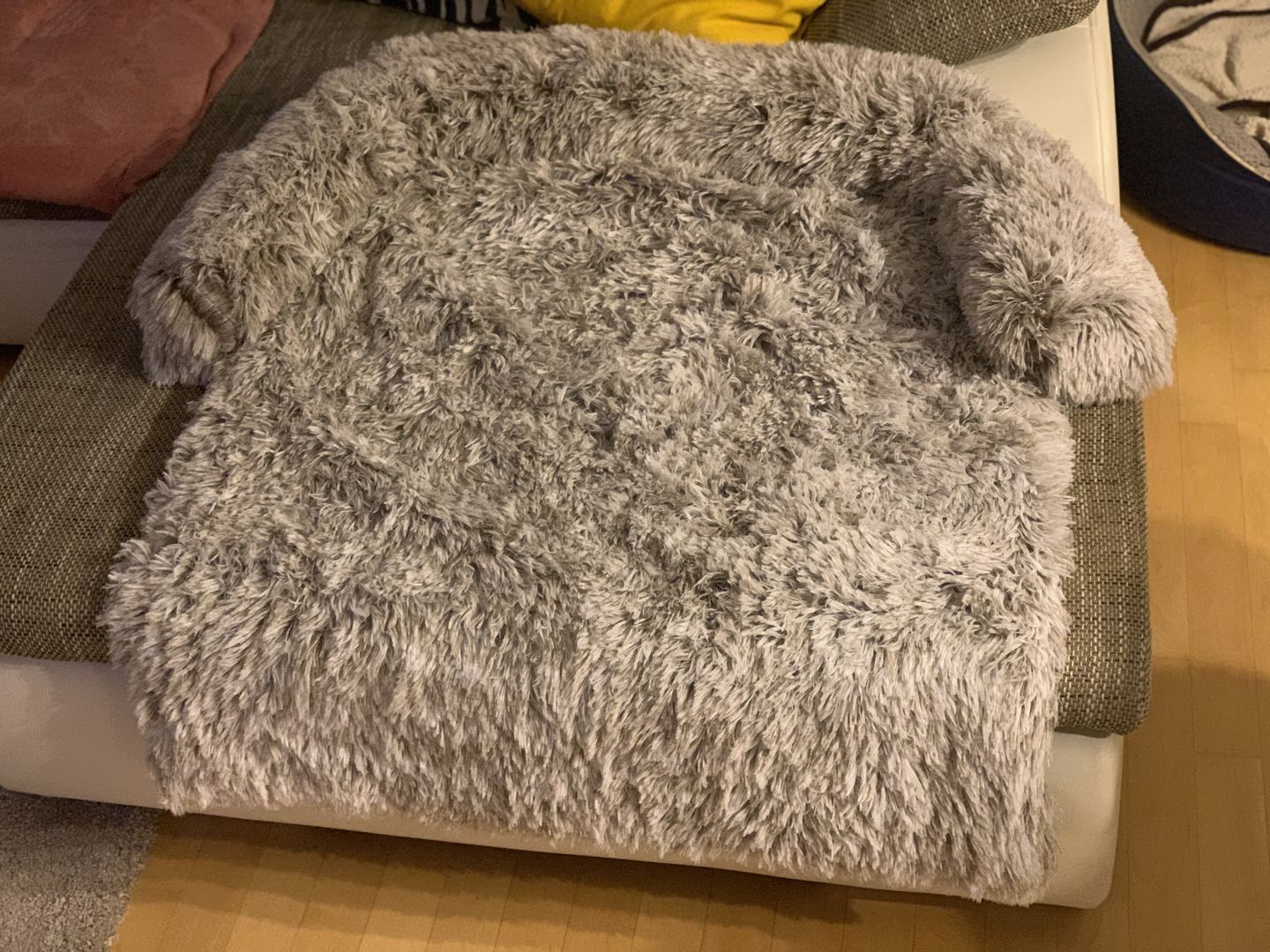 Customer photo review of *NEU* Emmalove - Flauschiges Hundebett für dein Sofa