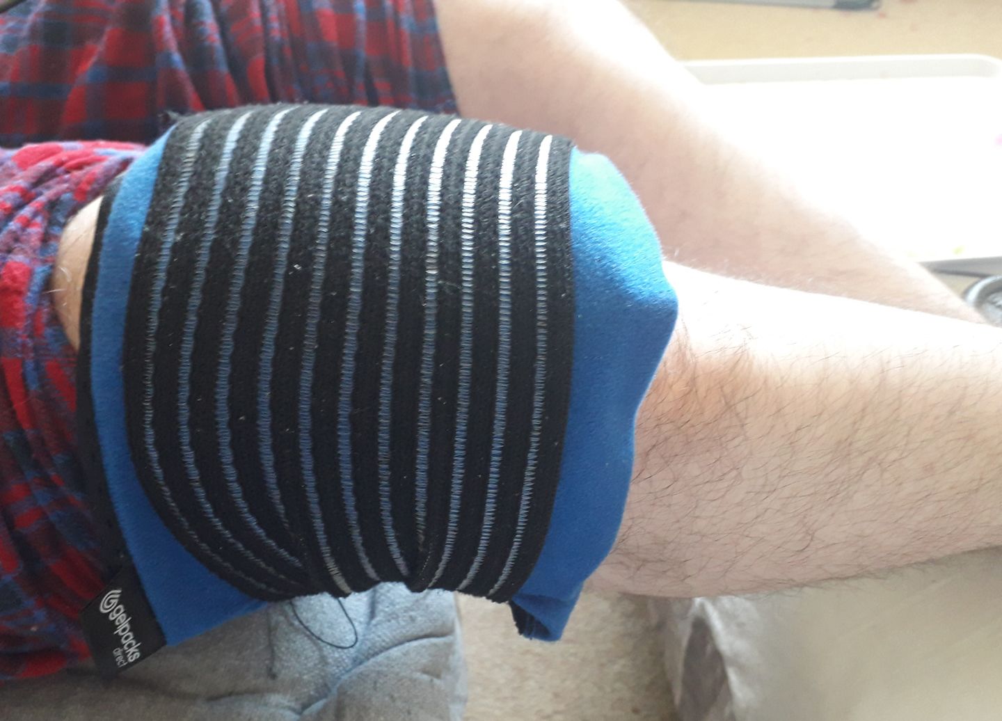Customer photo review of GelpacksDirect Knee Ice Pack Wrap (Gel Pack with Compression Strap, Reusable Heated Knee Pads) - Hot and Cold Packs (13 x 26 cm) for Knee Pain Injuries