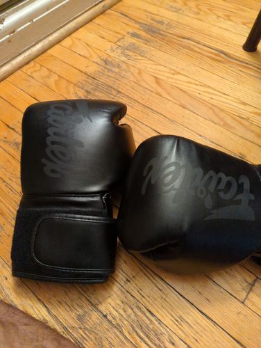 Customer photo review of FAIRTEX MICROFIBER BOXING GLOVES - BGV14SB