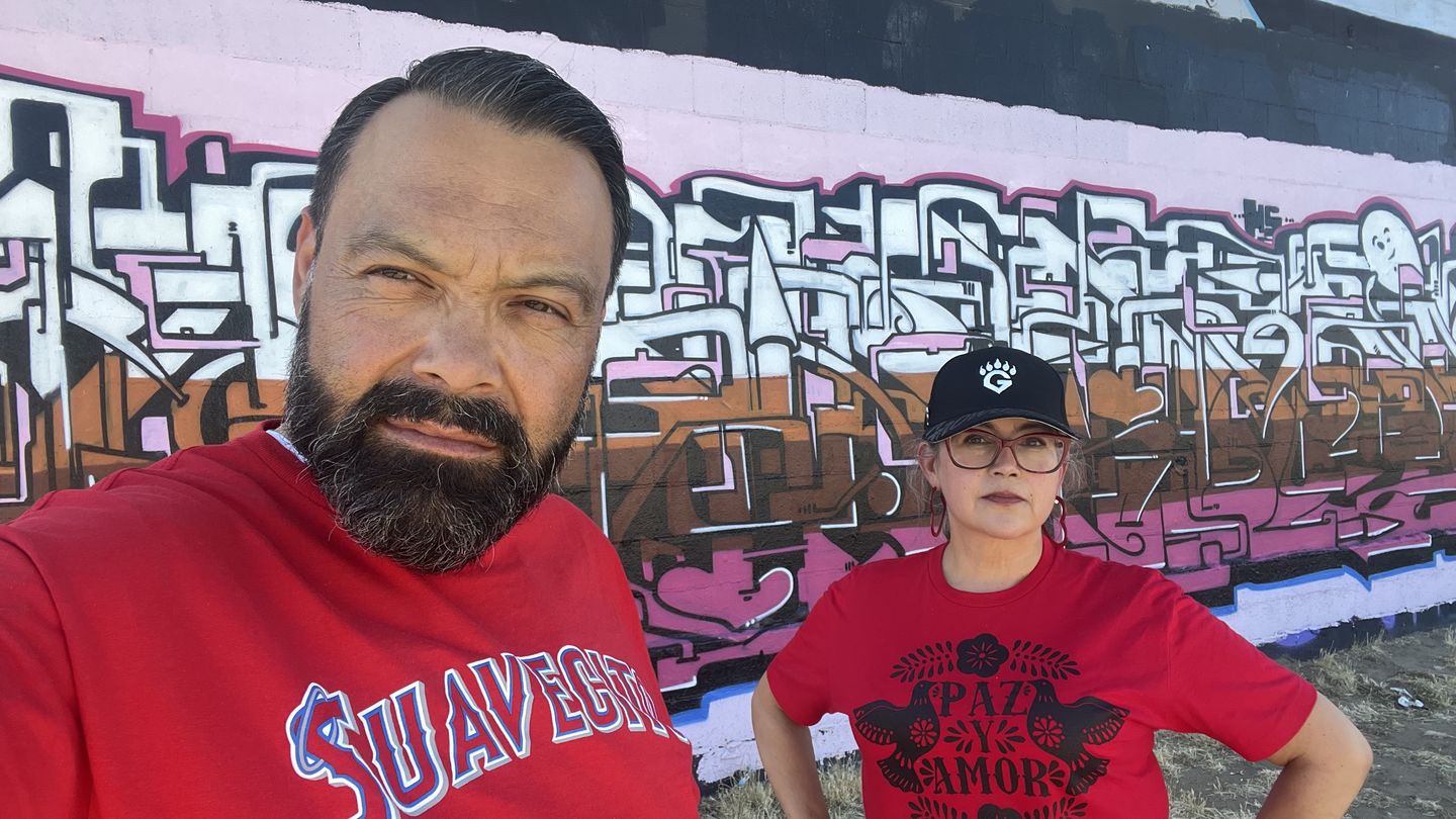 Customer photo review of Unisex Paz y Amor Tee