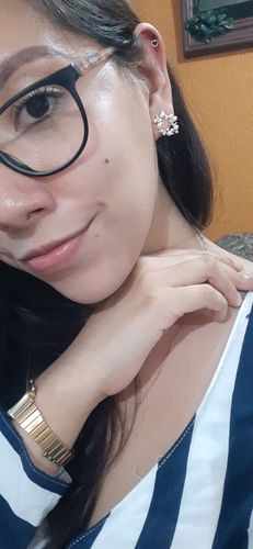 Customer photo review of Aretes Corona de Laurel con Perlas
