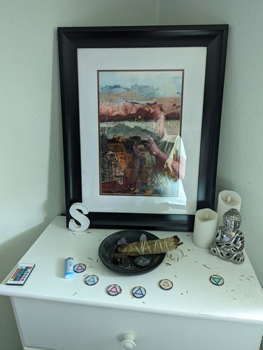 Customer photo review of Poker Chip Style Sobriety Chips - Newcomer Coins - 1 to 6 Months Set