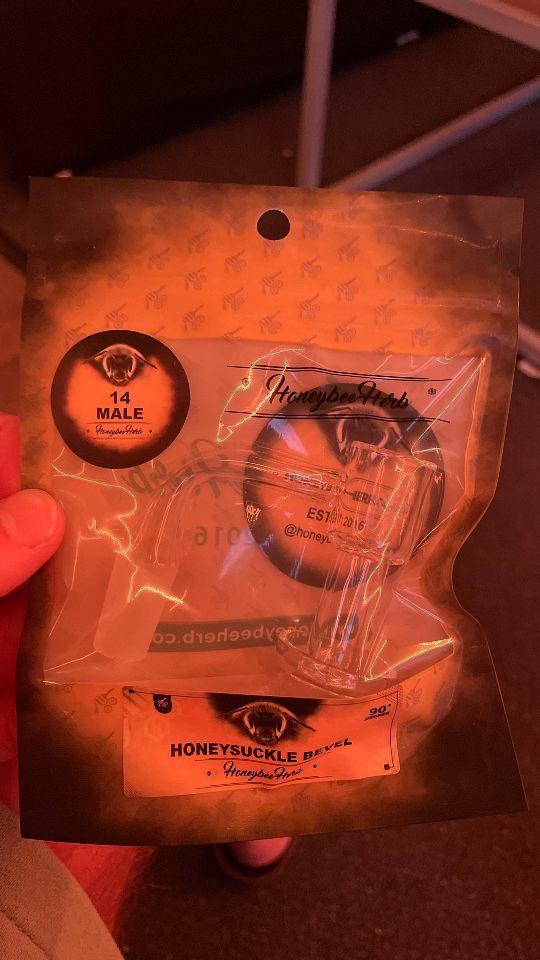 Customer photo review of HONEYSUCKLE BEVEL QUARTZ BANGER - 90° DEGREE | YL
