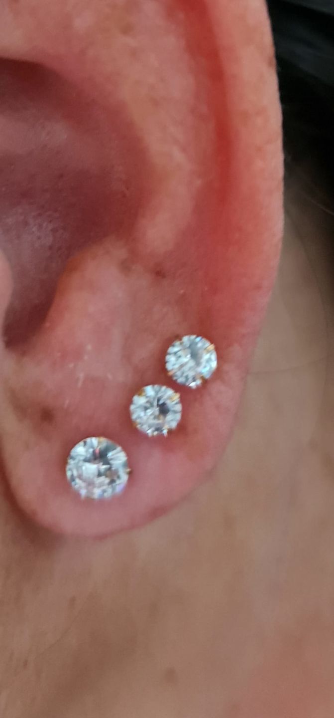 Customer photo review of Bright Diamond Ohrstecker | 18K vergoldet