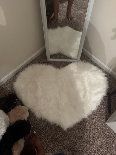 Customer photo review of Heart-Shaped Pluffy™ Rug
