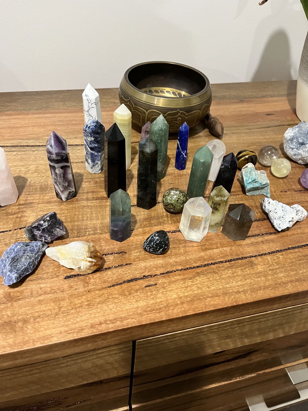 Customer photo review of 45 Crystal Super Pack - 16 Points, 9 Spheres & 20 Quartz Shards