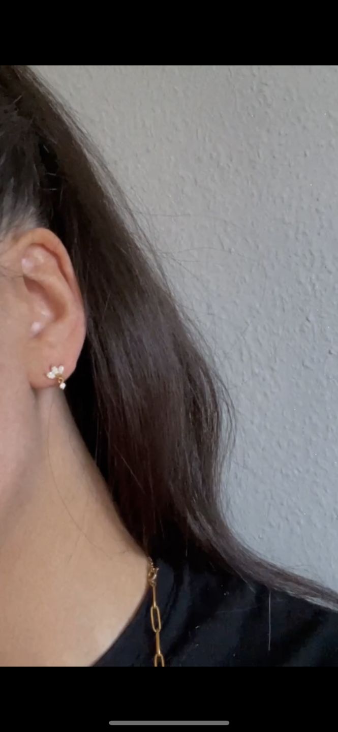 Customer photo review of Cataleya 2 Ohrstecker | 18K vergoldet