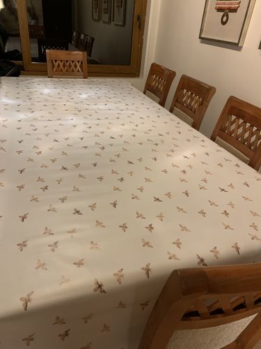Customer photo review of Mantel de Hule Gold Bee