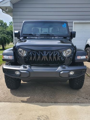 Customer photo review of Shark Grille - Glossy Black for 18-22 Jeep Wrangler JL & Gladiator JT