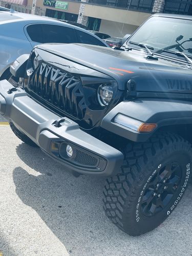 Customer photo review of Shark Grille - Glossy Black for 18-22 Jeep Wrangler JL & Gladiator JT