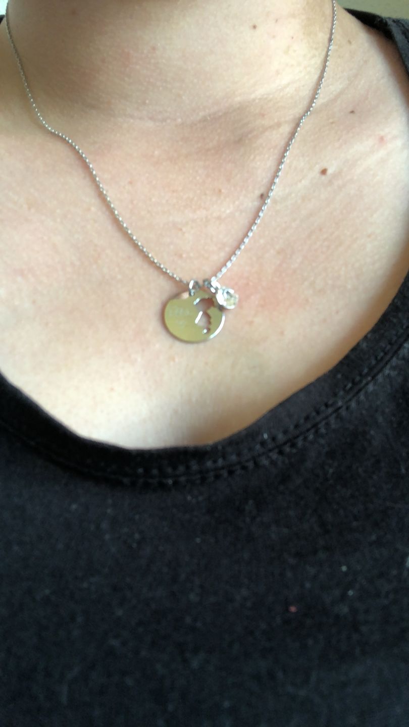 Customer photo review of Halskette mit Geburtsstein und Gravur "Mama"
