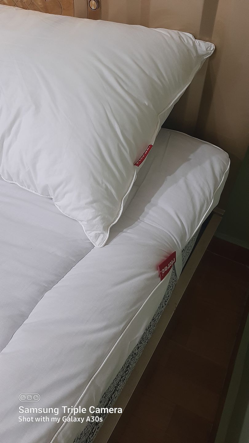 Customer photo review of Cooling Memory Foam Gel Pillow- Medium