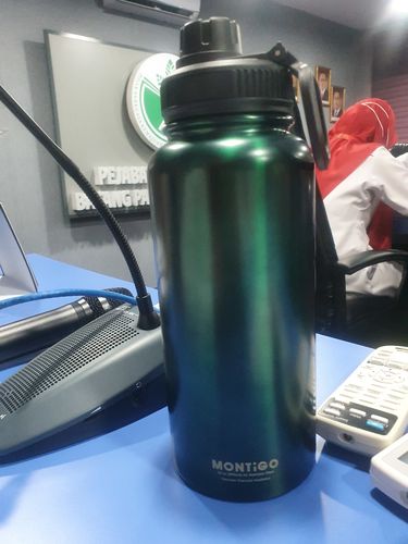 Customer photo review of 32oz Metallic Ace Bottle 950ml