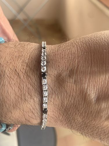 Customer photo review of Bracciale Tennis zirconi Bianchi e Neri 3mm